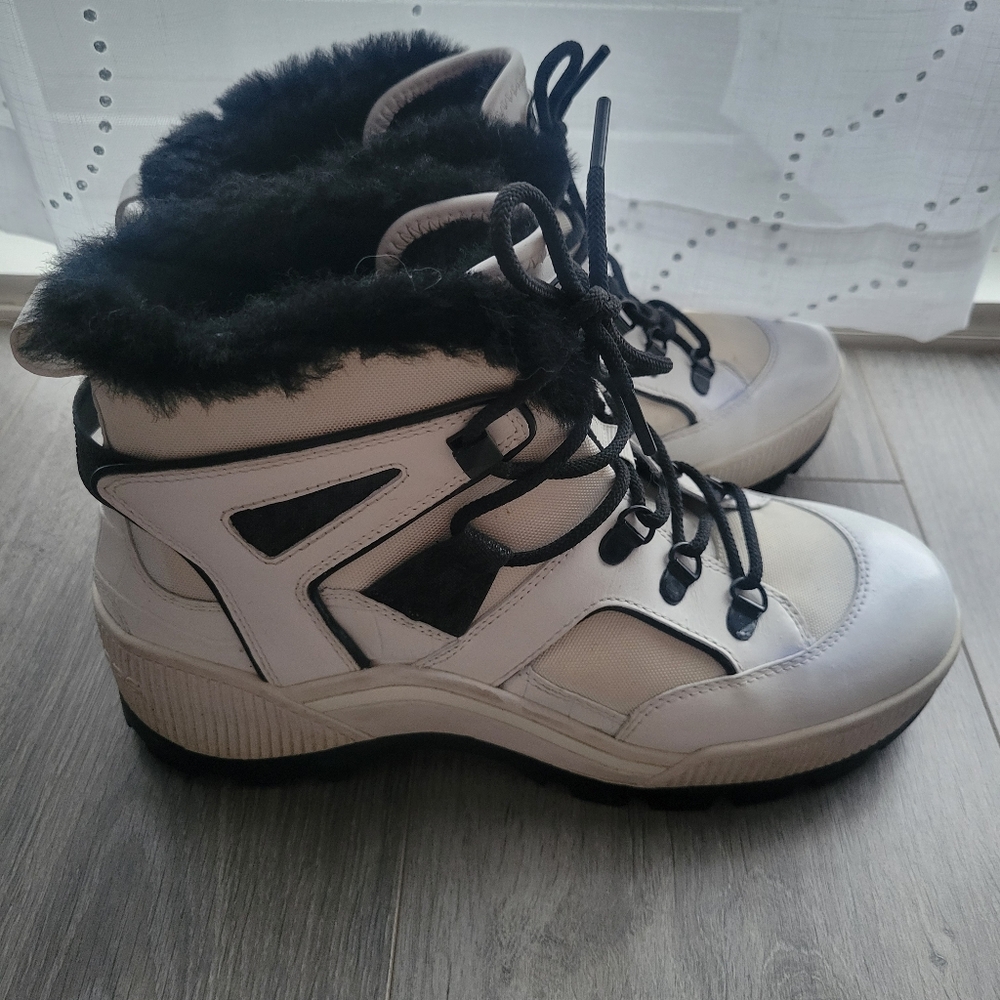 Michael Kors Winter Boots Size 8 - Picture 5 of 9
